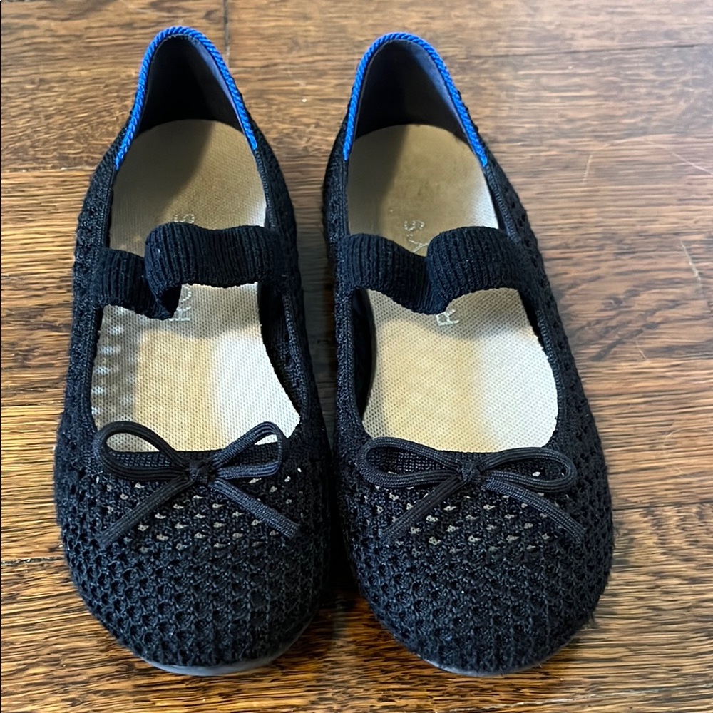 Girls size 2 Rothy’s. Worn about 5 times before they were too small!